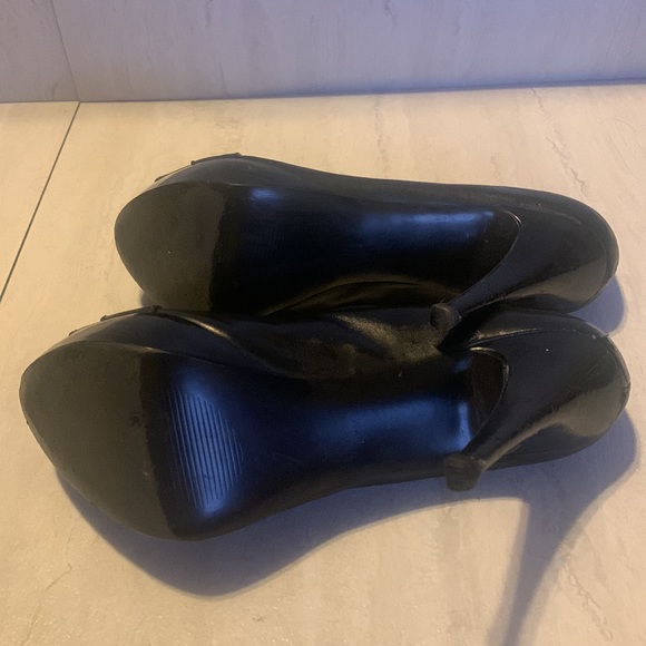 Guess Women's Black Leather High Heels Size 9.5M - Picture 5 of 15